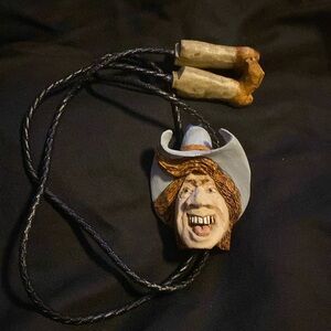 Rare!! Vintage EJ Ellis JohnsonHand Carved Bolo Tie
